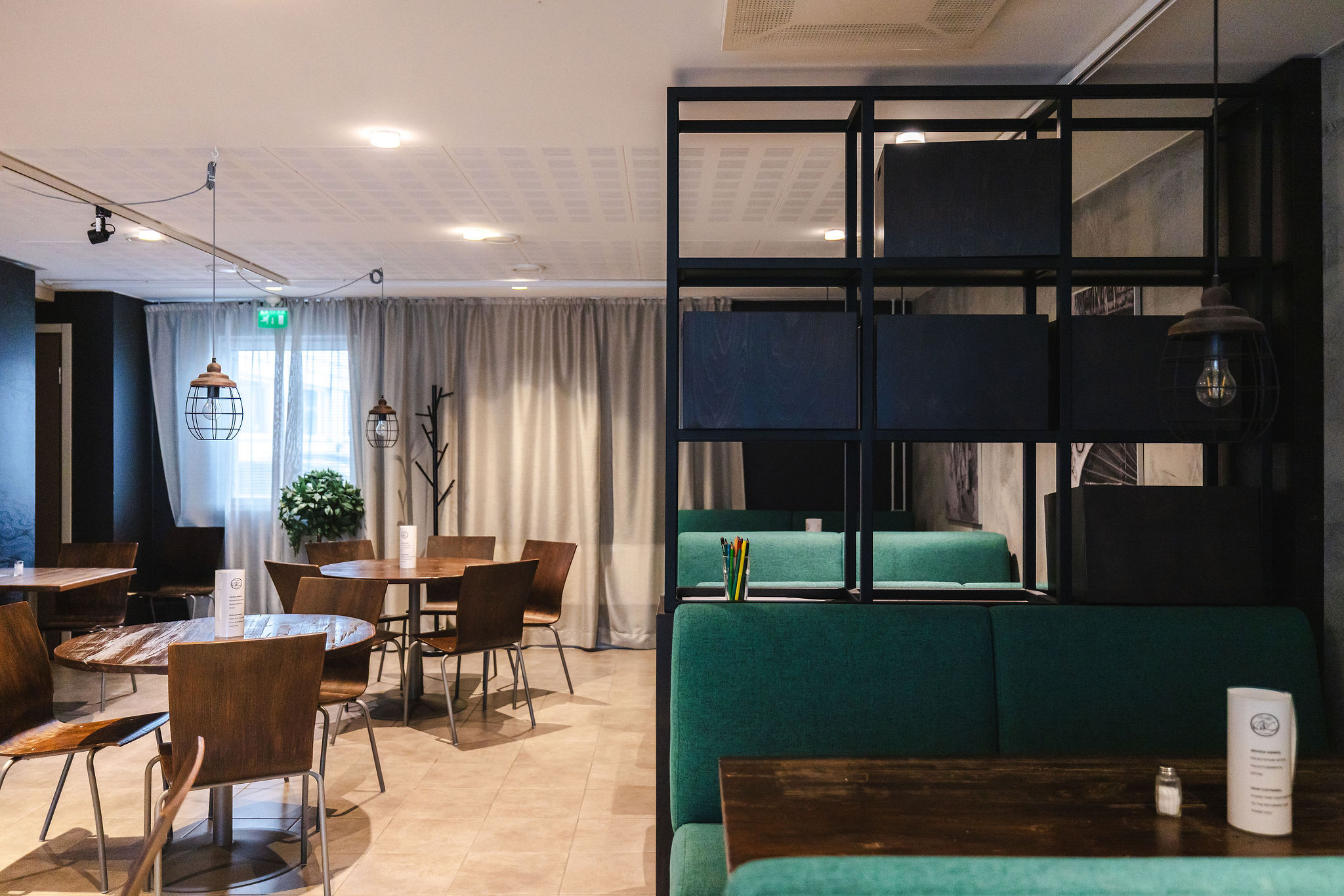 Aamiais- ja yhteistila Joensuun hotellissa